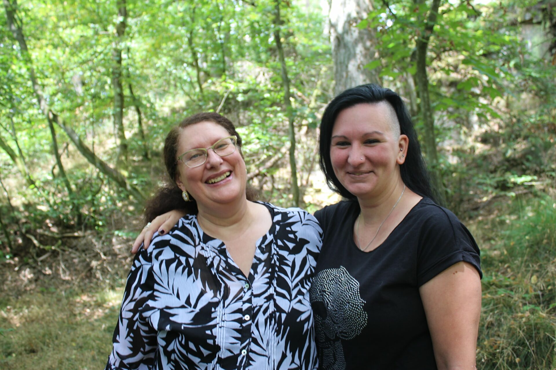 Elisabeth und Sonja im Herrenwald