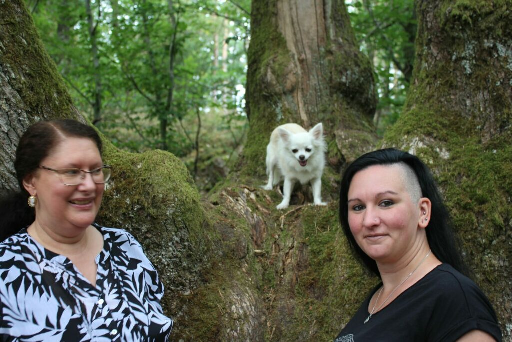 Elisabeth und Sonja im Herrenwald