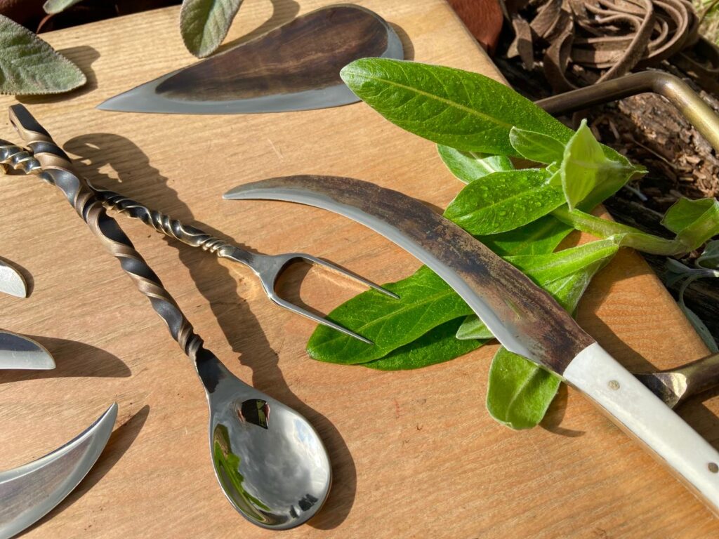 Feuer, Stein und Heilpflanzen &ndash; ein Tag Steinzeitwissen auf der M&uuml;hle in der Eifel