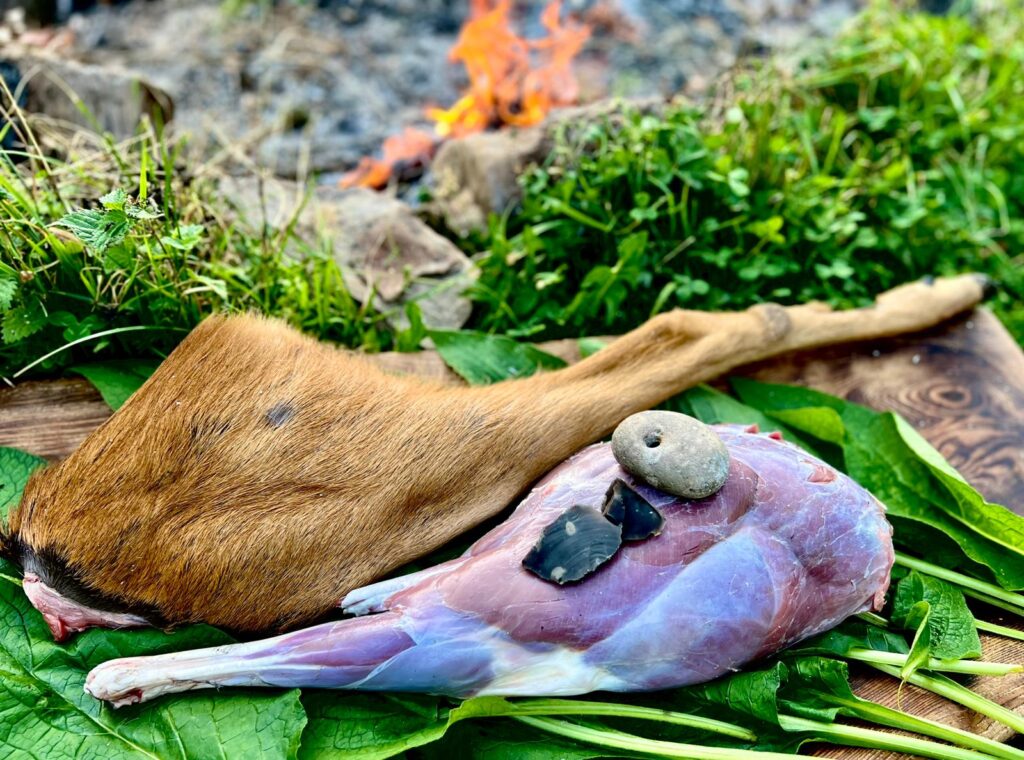Feuer, Stein und Heilpflanzen &ndash; ein Tag Steinzeitwissen auf der M&uuml;hle in der Eifel