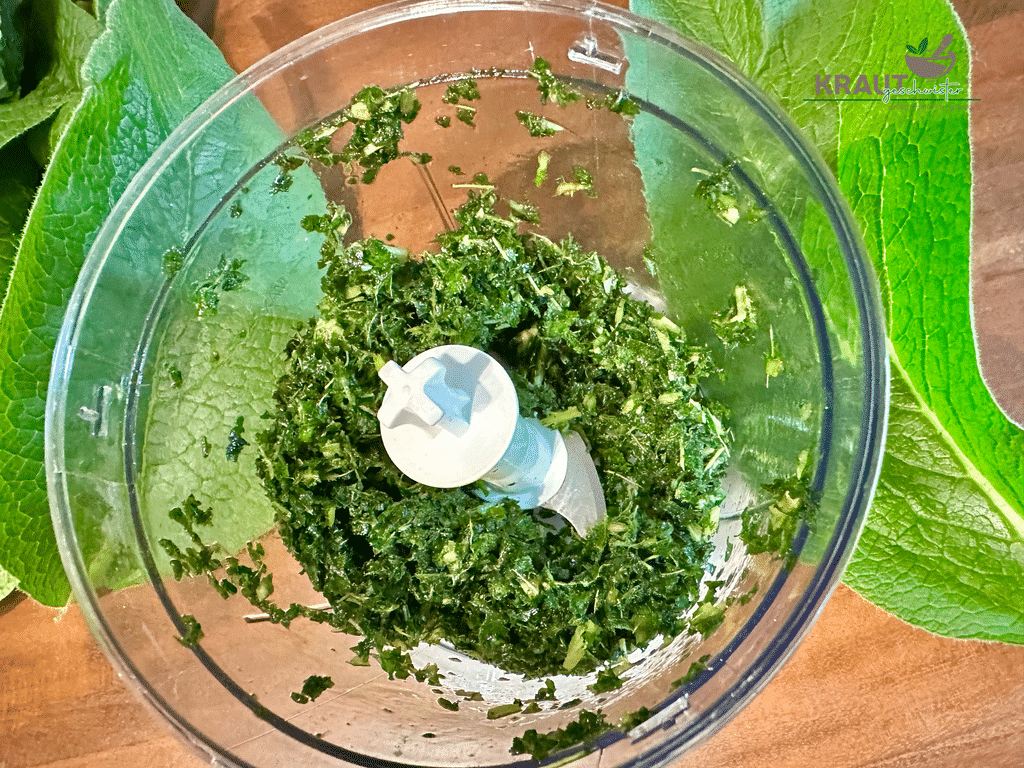 Wusel, ein schmerzender Fu&szlig;ballen und frischer Beinwell